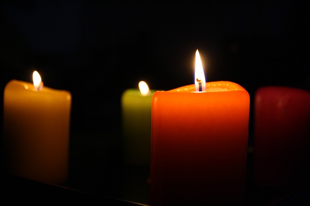 candles-685659_640
